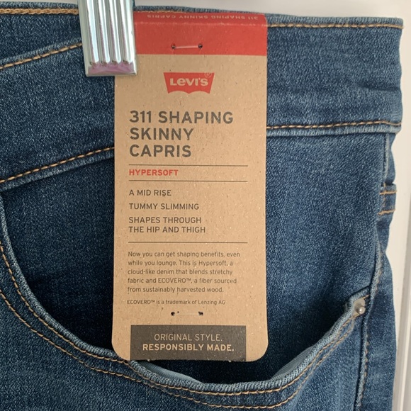 Women’s Levi’s 311 Shaping Skinny Capri (Dark Wash) - Picture 6 of 7